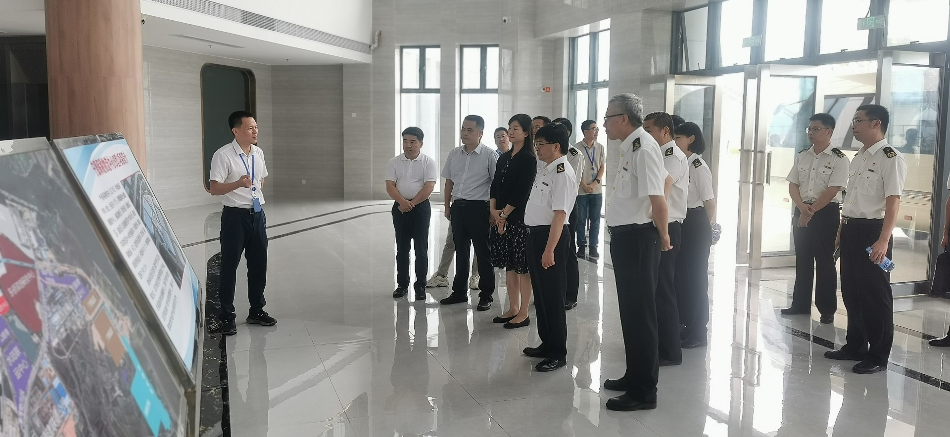 海關(guān)總署自貿(mào)司司長潘城一行蒞臨寧德國際物流中心項(xiàng)目調(diào)研，周桂芳拍攝1.jpg