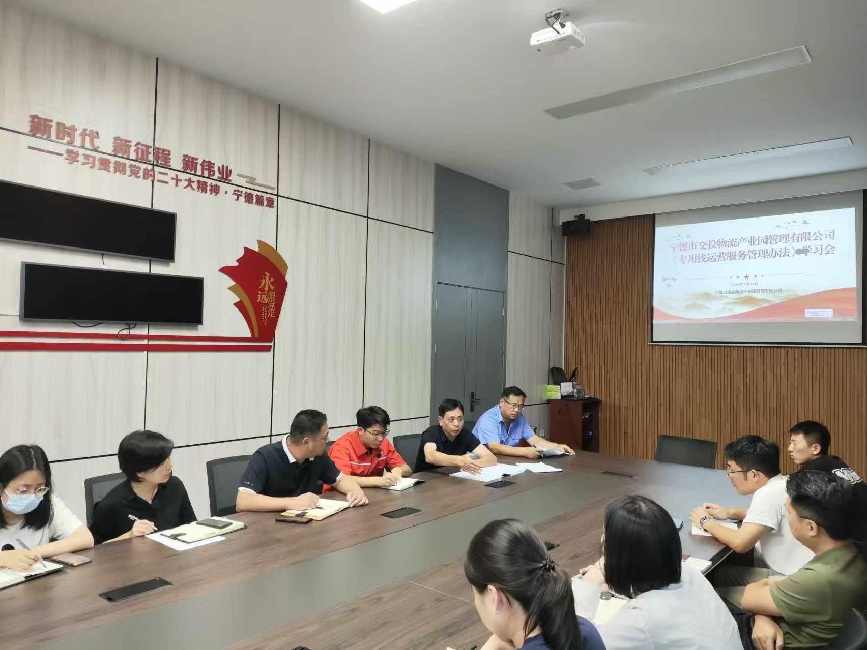 福州鐵路物流中心寧德鐵路物流營業(yè)部領(lǐng)導(dǎo)深入寧德陸港開展愛車宣傳活動(dòng)，張長明拍攝.jpg